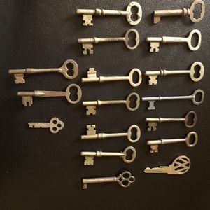 Vintage Antique Lot of 17 Skeleton Keys